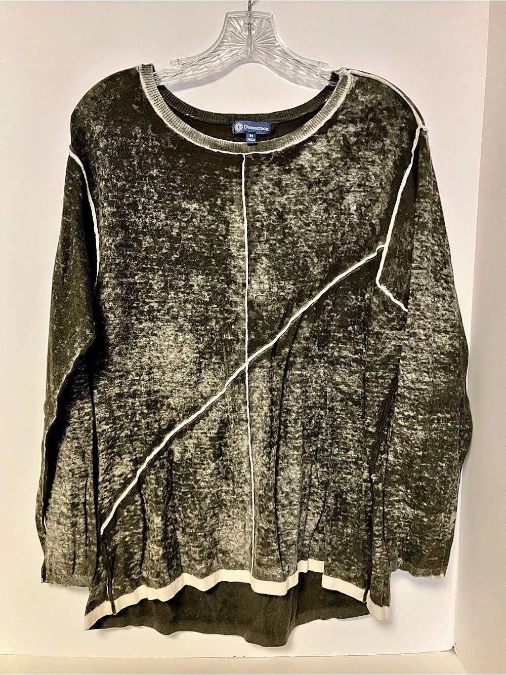 Democracy Distressed Long Sleeve Top in green & White Size Medium